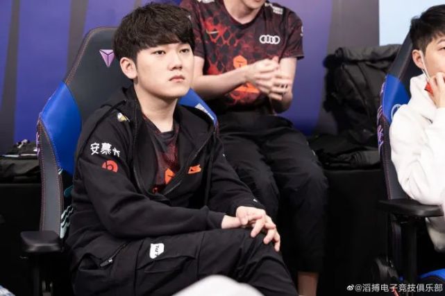 Rookie关键时刻战术调整，加拿大队助力球队获胜！